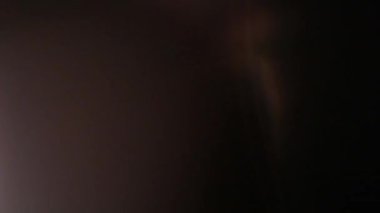 Lens parlamaları ve gerçek ışık doğal kaplama sızdırır.