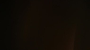 Lens parlamaları ve gerçek ışık doğal kaplama sızdırır.