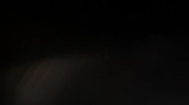 Lens parlamaları ve gerçek ışık doğal kaplama sızdırır.