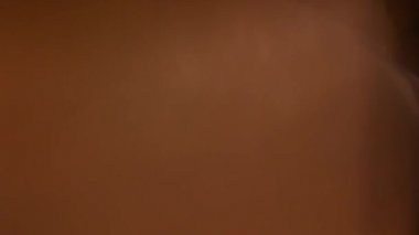 Lens parlamaları ve gerçek ışık doğal kaplama sızdırır.