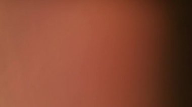 Lens parlamaları ve gerçek ışık doğal kaplama sızdırır.