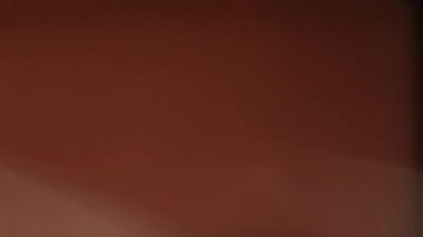 Lens parlamaları ve gerçek ışık doğal kaplama sızdırır.