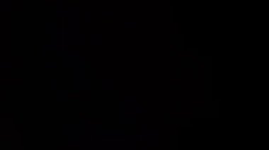 Işık geçişleri ve mercek parlamaları, gümüş ve holografik yanardöner bokeh ile soyut arkaplan.