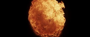 Yavaş hareket eden temiz ateş, tutuşan ve yanan. Siyah bir arka planda, gerçek alevlerden oluşan bir çizgi yanar..