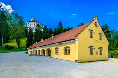 Trakoscan kale Hırvatistan Zagorje. / Eski kale Trakoscan Zagorje bölgesi, Kuzey Hırvatistan yerler doğal manzaraya. 