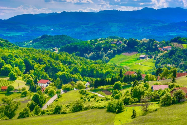 Kırsal Kuzey Hırvatistan manzara. / Kuzey Hırvatistan, Zagorje kırsal pitoresk sahne, havadan görünümü.