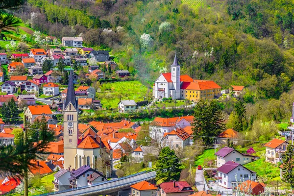 Krapina 空中风景 Zagorje 鸟瞰在克罗地亚北部的 Krapina 受欢迎的旅行和历史目的地 — 图库照片