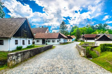 Kumrovec geçit şehir manzaralı. / Scenic view adlı mesire eski küçük kasaba Kumrovec, iyi bilinen seyahat hedef Hırvatistan, Europe. 