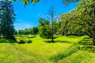 Karlovac Şehir Parkı. / Mermer genel Park şehirde Karlovac, Hırvatistan doğal görünümü.