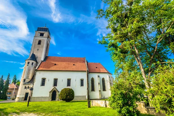 Krizevci Miasto Architektura Park Malowniczy Widok Stary Tradycyjny Kościół Miasto — Zdjęcie stockowe