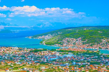 Trogir Hava cityscape görünümü. / Renkli panoramik cityscape bölgesinin kasaba Trogir ve Dalmaçya, Hırvatistan, havadan görünümü. 
