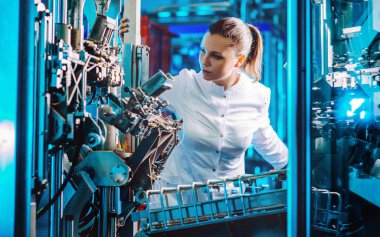 modern bir fabrika işçisi