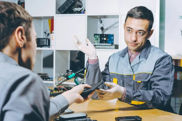 Serviços de reparação eletrônica — Fotografia de Stock