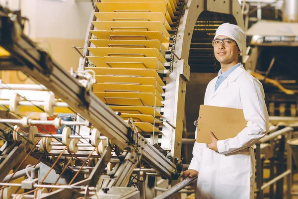 Processo de fábrica de waffle — Fotografia de Stock