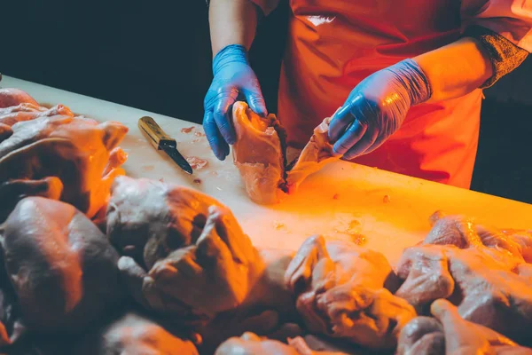 Производство куриного мяса — стоковое фото