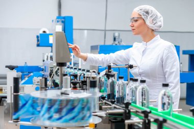 Su işleme ve saf kaynak suyu şişeleme için satır şişeleme