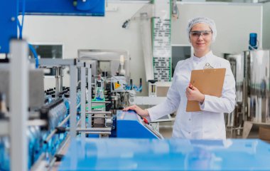 Su işleme ve saf kaynak suyu şişeleme için satır şişeleme