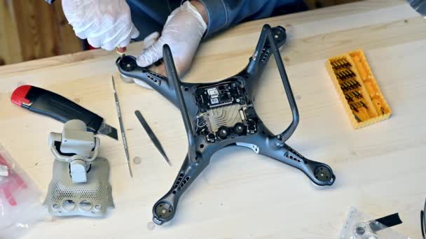 Drone quebrado correção — Vídeo de Stock