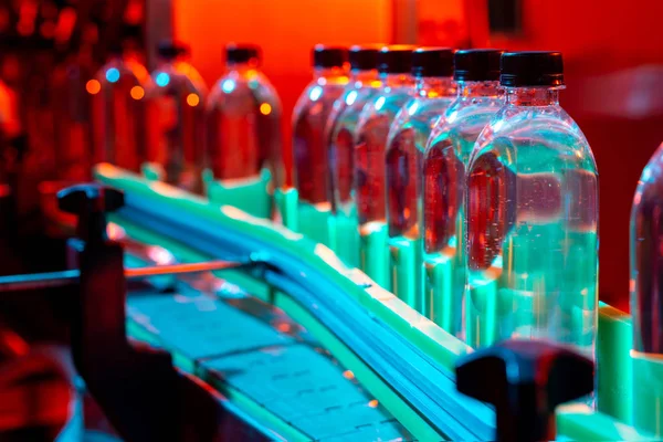 Water bottling line for processing and bottling pure spring water — Stock Photo, Image