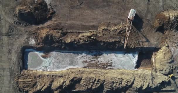 Mineração de carvão em um poço aberto — Vídeo de Stock