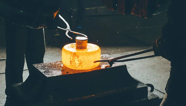 The process of forging metal — Stock Photo, Image