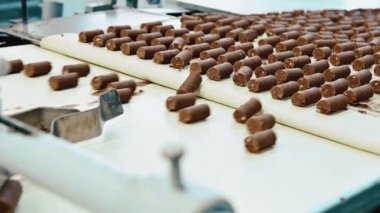 şeker fabrikası çikolata işlemi yapma