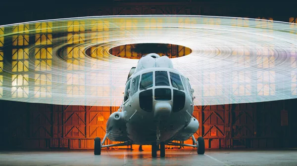 Heliopter Inside hangar Russisch burgerlijk — Stockfoto
