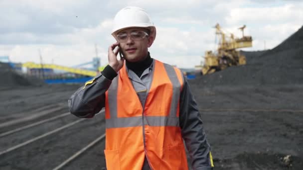 Coal mine mining worker miner — Stock Video