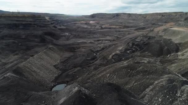 Minería de carbón mina a cielo abierto aérea negro — Vídeos de Stock