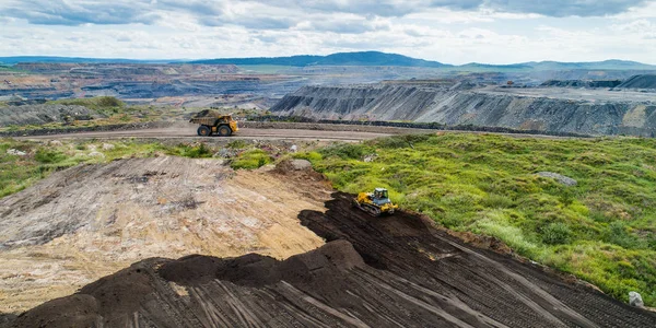 Açılma açık pit toprak buldozer ocağı ekimi — Stok fotoğraf