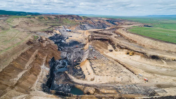 Minería de carbón mina a cielo abierto aérea negro — Foto de Stock