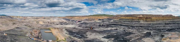 Minería de carbón mina a cielo abierto aérea negro — Foto de Stock