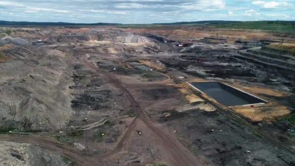Těžba uhlí otevřená díra důlní anténa černá — Stock video