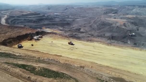 Minería de carbón mina a cielo abierto aérea negro — Vídeos de Stock