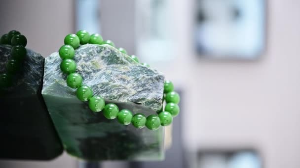 Vertikální Greenstone nephrite produkt šperky — Stock video