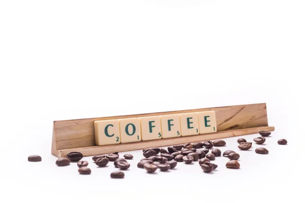 Kaffee Mit Scrabble Buchstaben Auf Weißem Hintergrund — Stockfoto