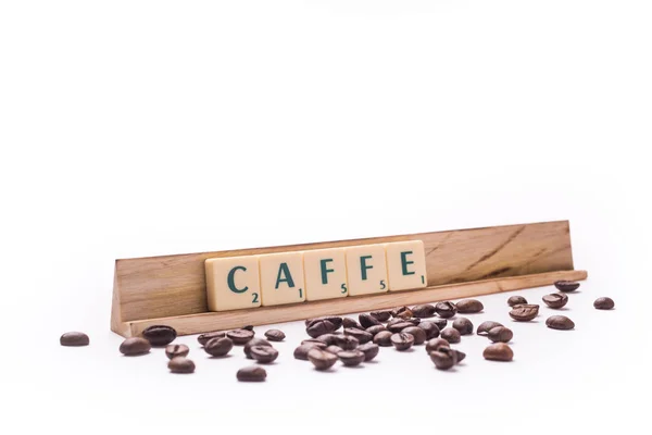 Kaffee Mit Scrabble Buchstaben Auf Weißem Hintergrund — Stockfoto