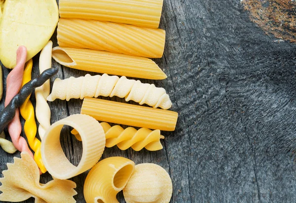 Composición Pasta Italiana Cruda Diferentes Formas Cubos Decorativos — Foto de Stock