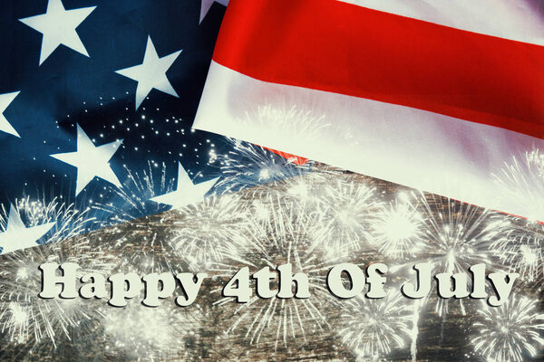 Счастливого четвёртого июля против флага США. С Днем независимости!
 