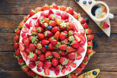 çilekcheesecake, çilek ile vanilyalı kek