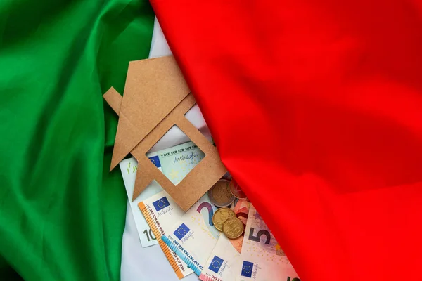 Casa Notas Chaves Euro Contexto Bandeira Italiana Conceito Compra Poupança — Fotografia de Stock