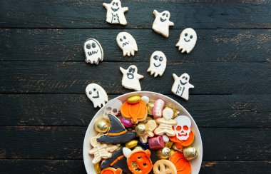 Cadılar Bayramı Jack o Fener şeker kasesi balkabağı tatlısı, şeker ve cadılar bayramı kurabiyeleri Şeker ya da Şeker