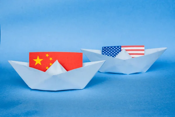 Barco Papel Con Banderas China Concepto Conflicto Envío Acuerdo Libre — Foto de Stock