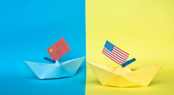 Barco Papel Con Banderas China Concepto Conflicto Envío Acuerdo Libre — Foto de Stock
