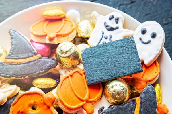 Halloween Jack Laterne Süßigkeitenschale Mit Kürbisbonbons Süßigkeiten Und Halloween Plätzchen — Stockfoto