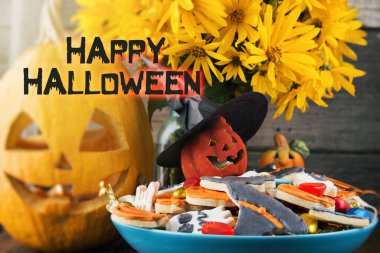 Cadılar Bayramı Jack o Fener şeker kasesi içinde şeker ve cadılar bayramı kurabiyeleri Hediye kartı