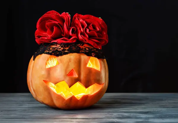 Halloween Jack Lantern Pumpa Svart Bakgrund Dimman Runt Ljus Spindlar — Stockfoto