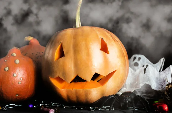 Halloween Jack Lantern Tök Fekete Háttérrel Ködben Körülötte Gyertyák Pókok — Stock Fotó