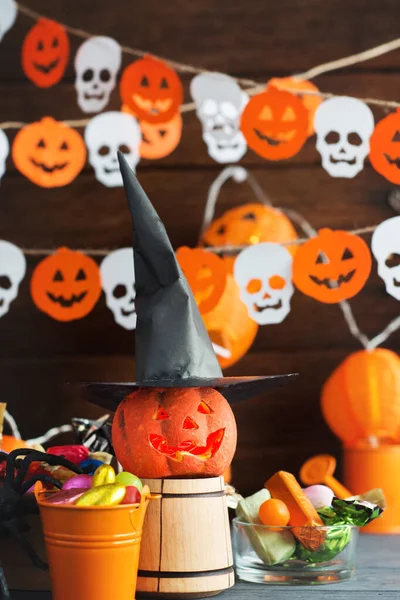 Halloween Jack Lámpás Tök Boszorkány Kalap Háttérben Egy Denevérkoszorú Egy — Stock Fotó