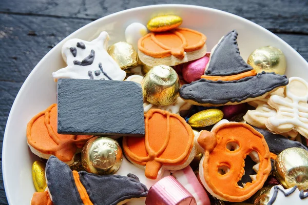 Halloween Jack Laterne Süßigkeitenschale Mit Süßigkeiten Und Halloween Plätzchen Trick — Stockfoto